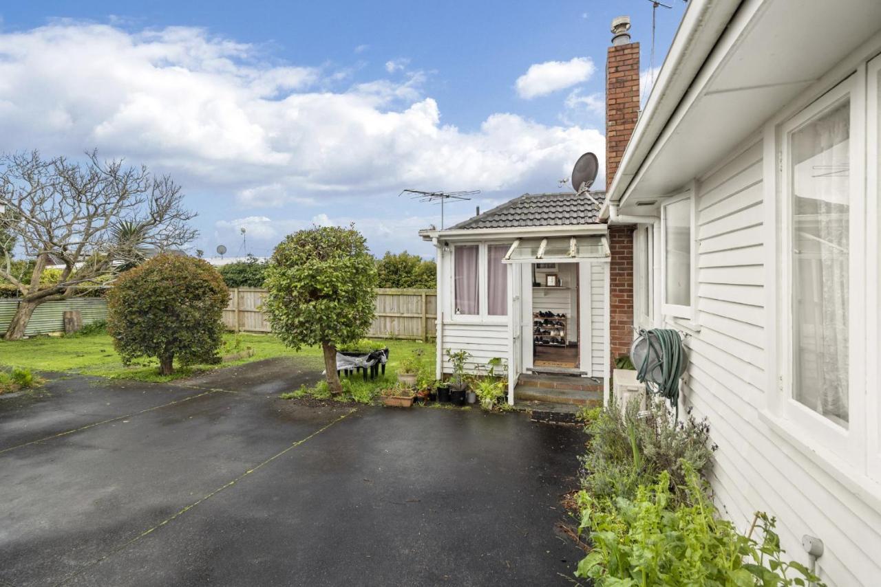 Entire House In Mt Wellington, Central Auckland Exterior photo