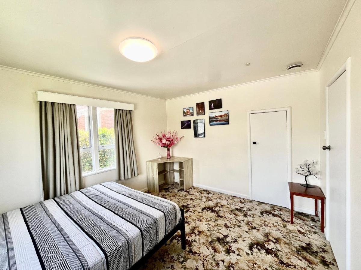 Entire House In Mt Wellington, Central Auckland Exterior photo